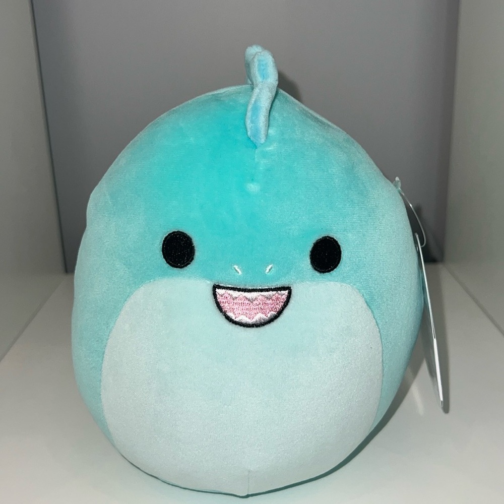 Squishmallows Essy the Eel 🩵